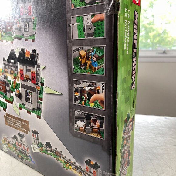 LEGO 21127 THE FORTRESS 984 PCS BRAND NEW SEALED - BOX DAMAGED - Picture 4 of 7